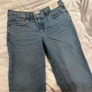 Abercrombie Mid Rise 90s straight jean size 32R